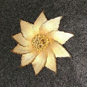 Vintage Poinsettia Sunflower Daisy Floral Statement Brooch Brushed Gold-tone Pin